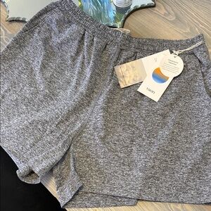 Vuori Heather Gray Women's Athletic Shorts size M NWT